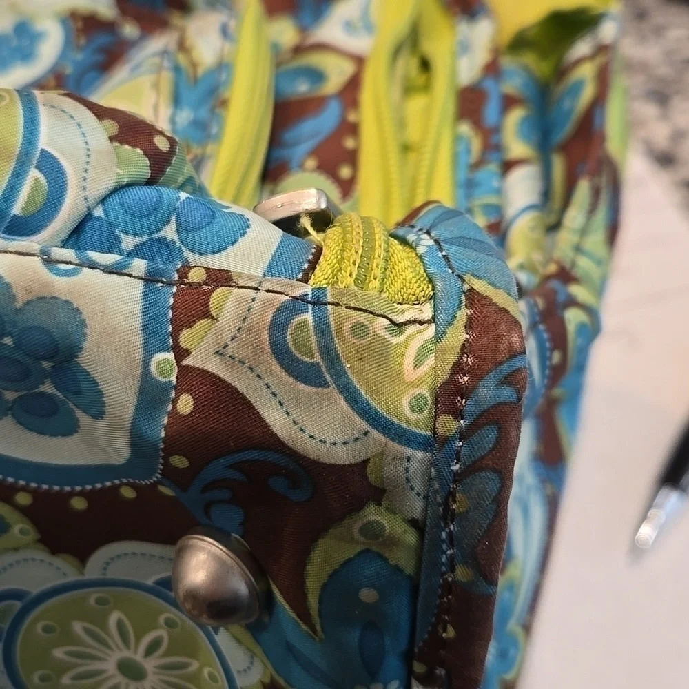 JU JU BE BACKPACK DIAPERBAG WITH CHANGING PAD. PAISLEY AND FLORAL.